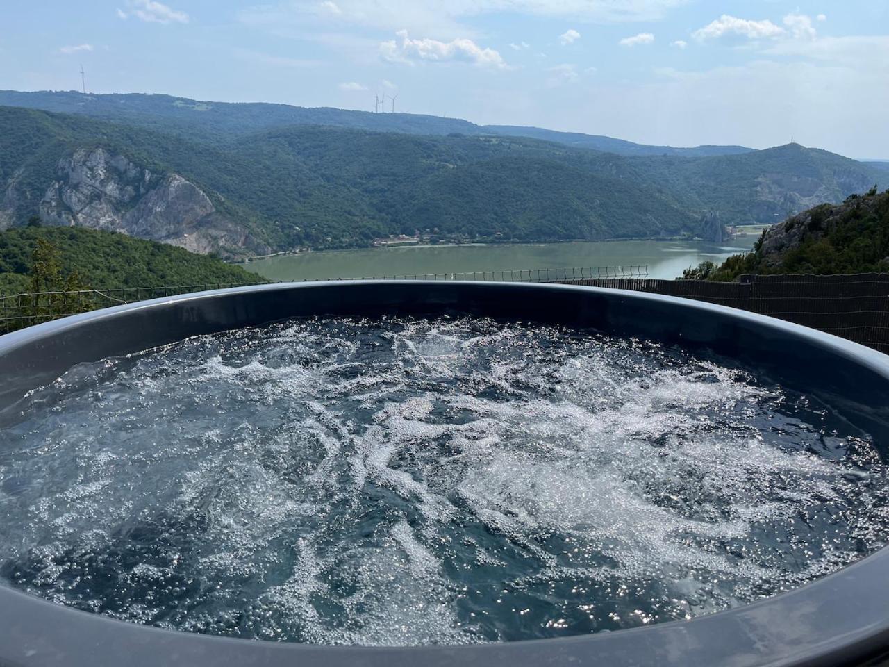 Cabana Priod Coronini Pescari Exteriör bild